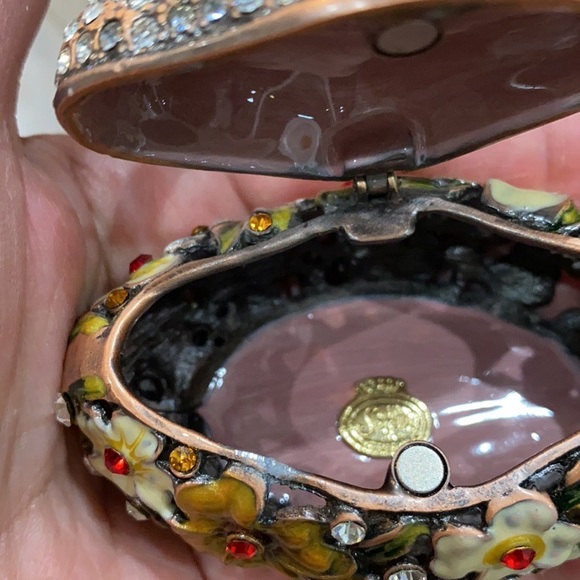 Hand crafted basket - Picture 7 of 9